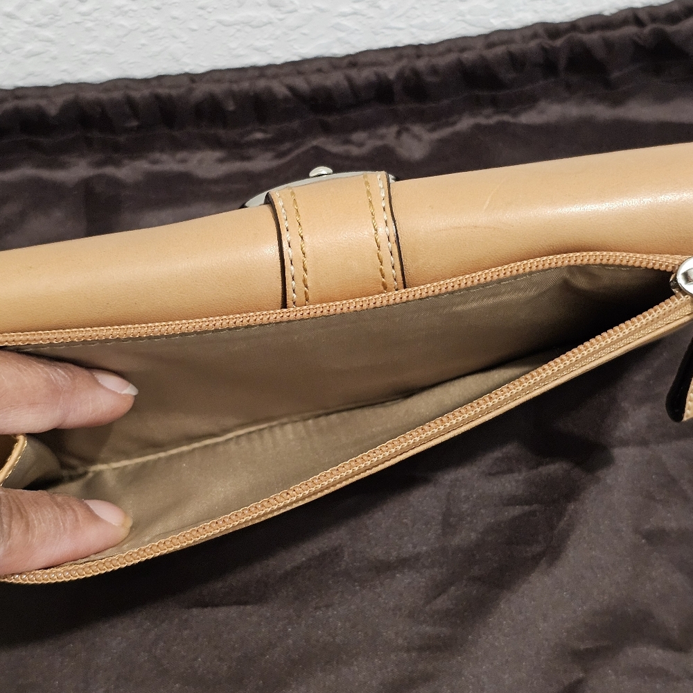 Coach Tri-fold Checkbook Wallet, Coach Dust Bag, GUC, Size Large - Picture 7 of 12